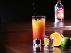 Tequila sunrise Cocktails met alcohol